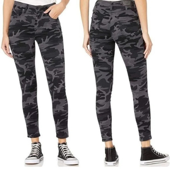 Levi’s 721 NWT High Rise Olive/Pink Camouflage Skinny Jeans Size 26 - Picture 2 of 12
